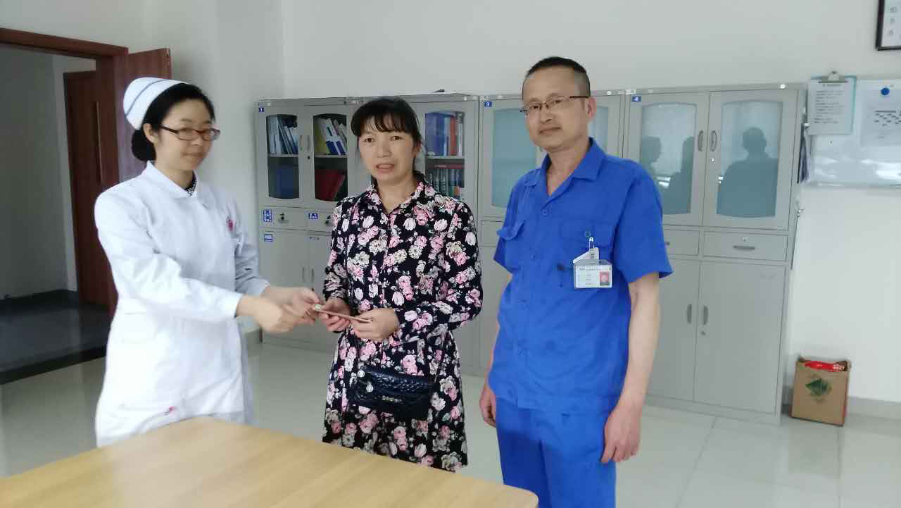 拾金不昧 保洁工传正能量-乐山市人民医院