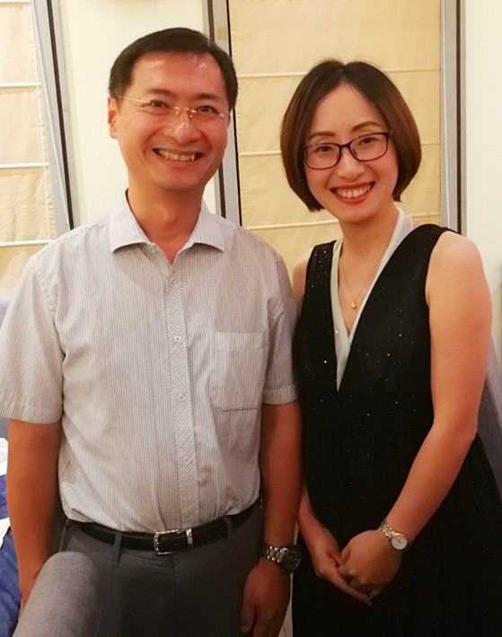 我院饶睿,李松医生参加了接见,并与蔡蔚鸣参赞进行了交流.