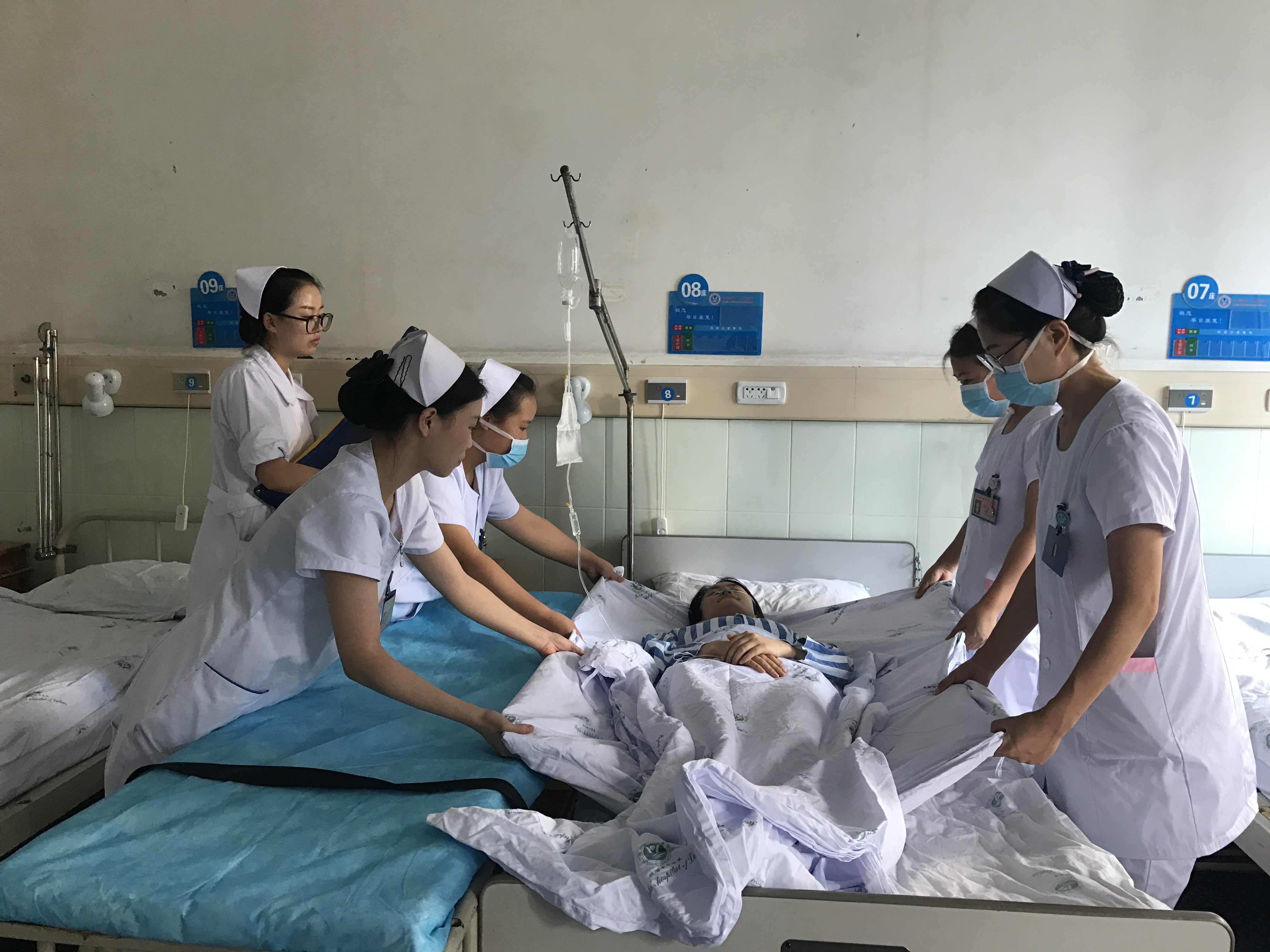 加强学习危重患者院内安全转运确保患者安全