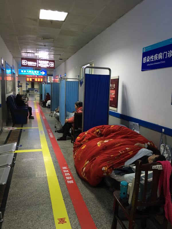 流感来袭 急诊病人数量骤增-乐山市人民医院