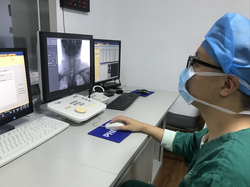 这个无处不在的他就是介入医学科的首席放射影像技师:魏刚老师.