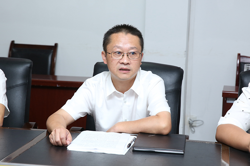 美姑县人民医院跟班学习代表及我院职能科室负责人代表作了表态发言.