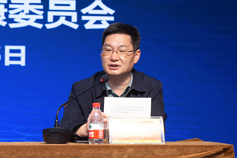 市卫健委医政医管科科长、四级调研员徐泽兵主持会议.jpg 市卫健委医政医管科科长、四级调研员徐泽兵主持会议.jpg