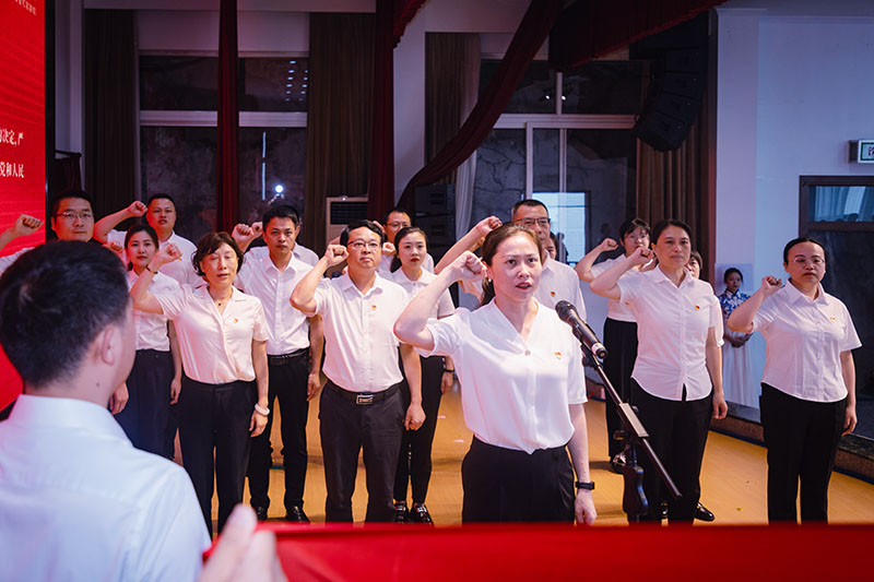 LZH_1458.jpg LZH_1458.jpg