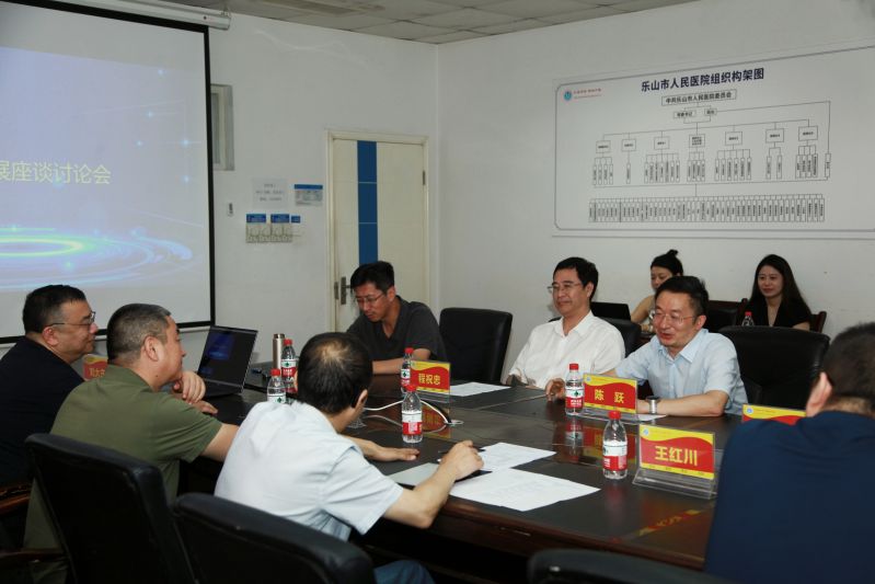 座谈会2.jpg 座谈会2.jpg