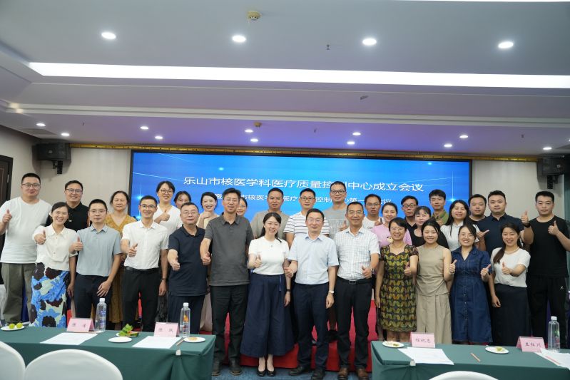 合影.jpg 合影.jpg