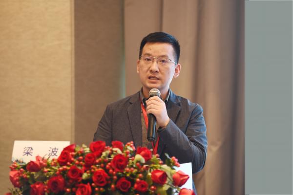 梁波(1).jpg 梁波(1).jpg