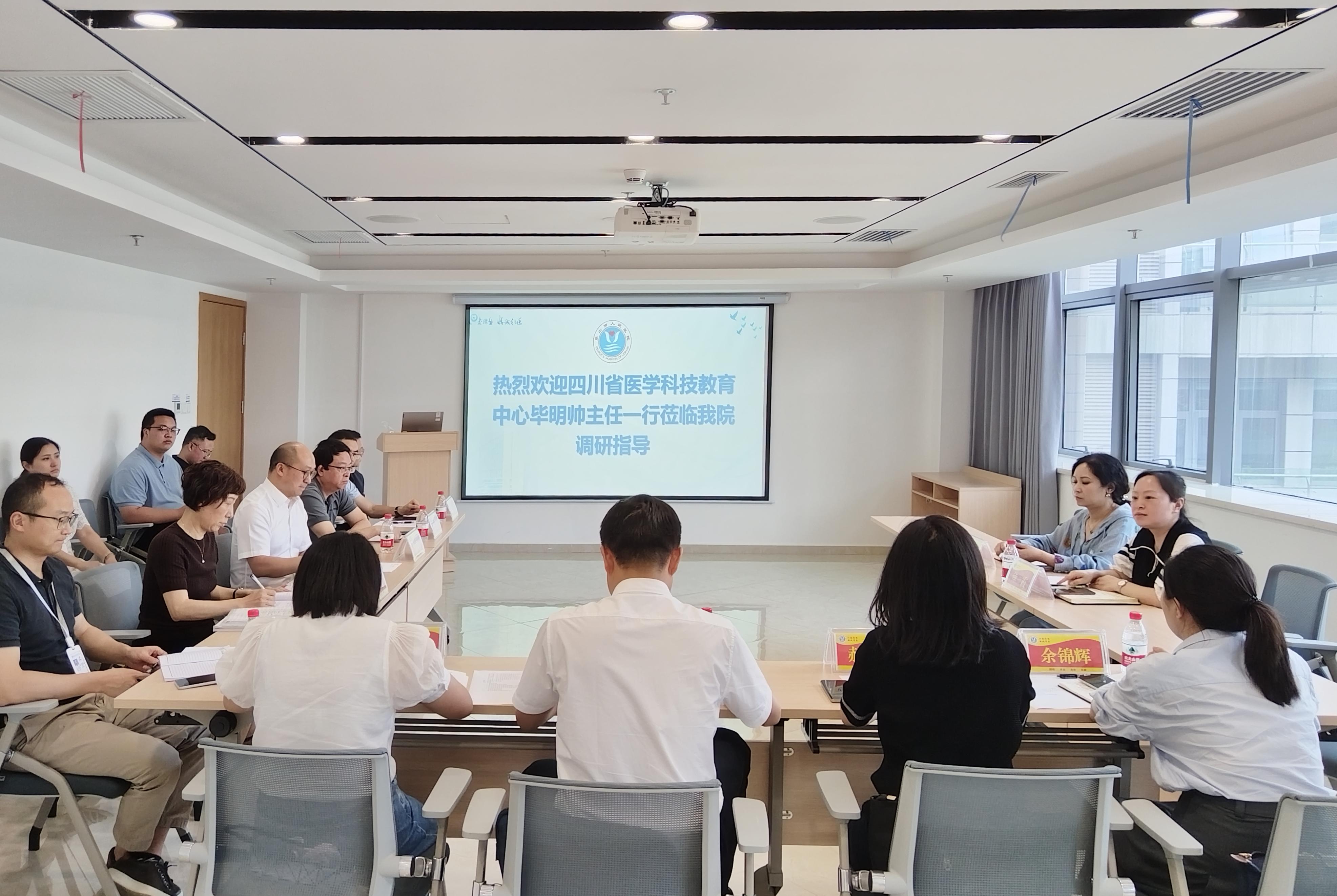 座谈会1.jpg