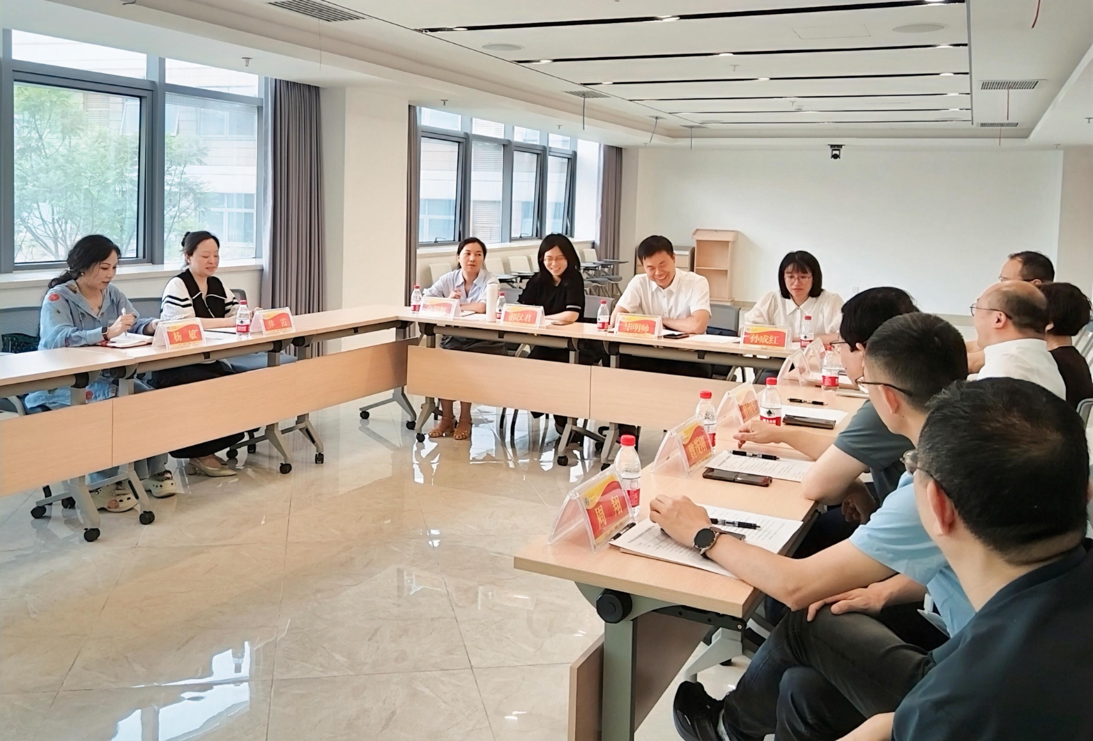 座谈会2.jpg