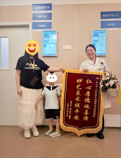 新闻照片2.jpg 新闻照片2.jpg